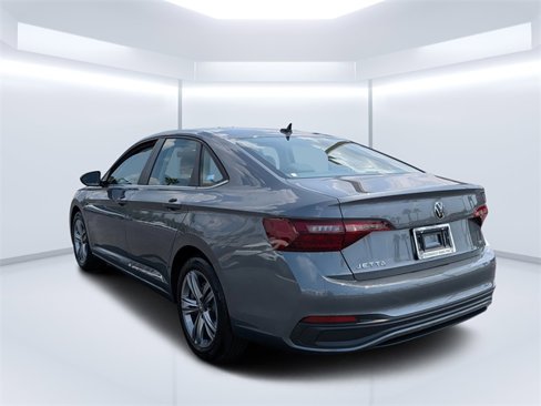 Used 2024 Volkswagen Jetta SE image 5