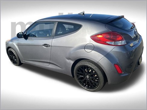Used 2016 Hyundai Veloster image 8