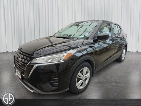 Used 2023 Nissan Kicks S image 1