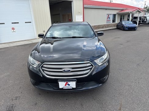 Used 2015 Ford Taurus SEL image 8