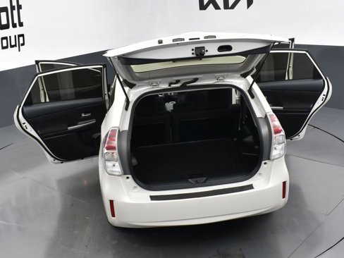 Used 2017 Toyota Prius V Two image 38