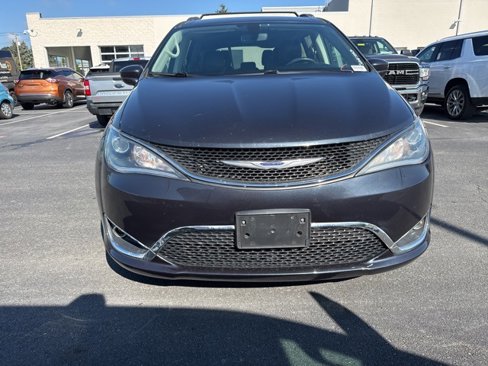 Used 2019 Chrysler Pacifica Touring-L image 5