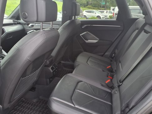 Used 2022 Audi Q3 2.0T Premium w/ Convenience Package image 9