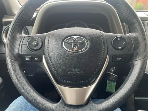 Used 2015 Toyota RAV4 LE image 7