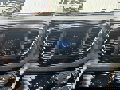 Used 2018 Chrysler Pacifica Touring-L image 34