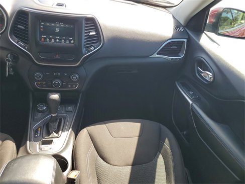 Used 2019 Jeep Cherokee Latitude w/ Cold Weather Group image 17