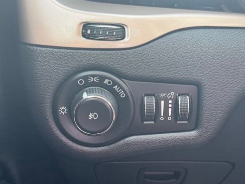 Certified 2016 Jeep Cherokee Limited image 75