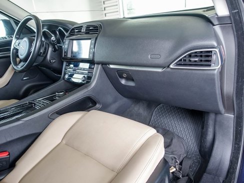 Used 2018 Jaguar F-PACE Premium image 6