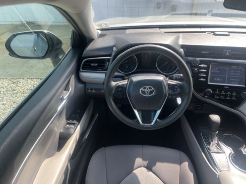 Used 2020 Toyota Camry LE image 11