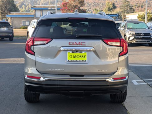 Used 2024 GMC Terrain SLT image 6