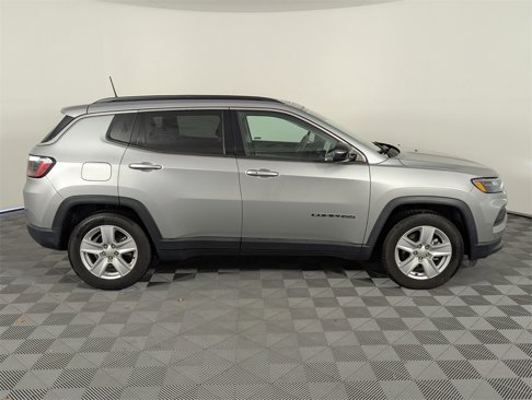 Used 2022 Jeep Compass Latitude image 4
