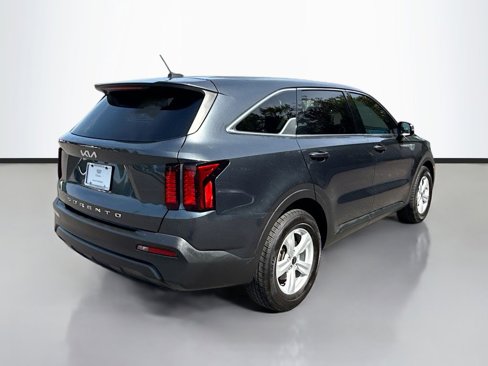 Used 2022 Kia Sorento LX image 5