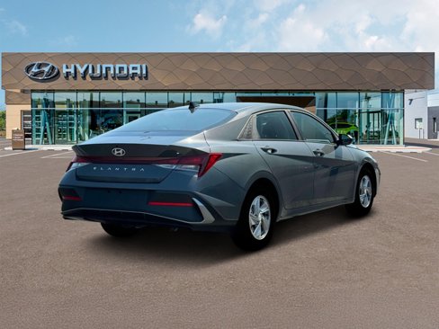 New 2025 Hyundai Elantra SE image 7