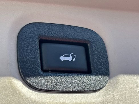 Used 2016 Nissan Rogue SV w/ SV Premium Package image 14