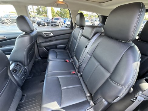Used 2019 Nissan Pathfinder Platinum image 23
