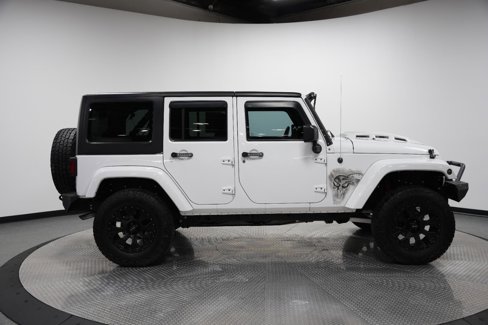 Used 2016 Jeep Wrangler Unlimited Sahara w/ Connectivity Group image 9