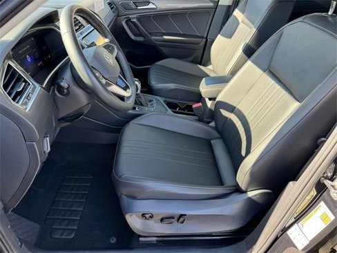 Certified 2022 Volkswagen Tiguan SE w/ Panoramic Sunroof Package image 8