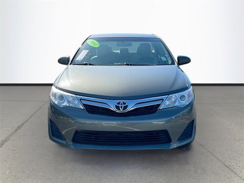 Used 2014 Toyota Camry LE image 2