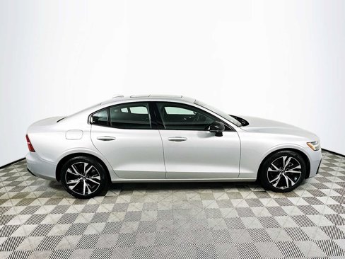 Certified 2025 Volvo S60 B5 Core image 8