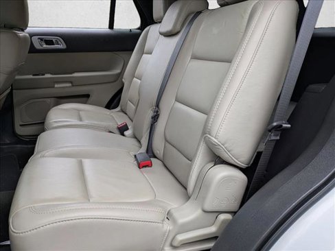 Used 2014 Ford Explorer XLT w/ Equipment Group 202A image 9