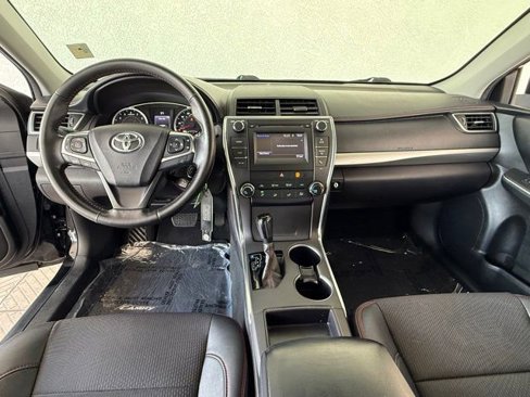 Used 2016 Toyota Camry SE image 7