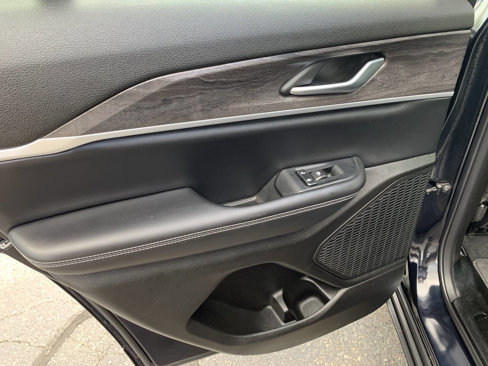 Used 2023 Jeep Grand Cherokee Limited image 23