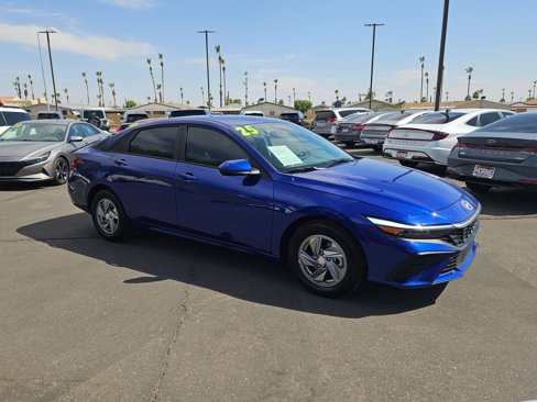 Used 2025 Hyundai Elantra SE image 3