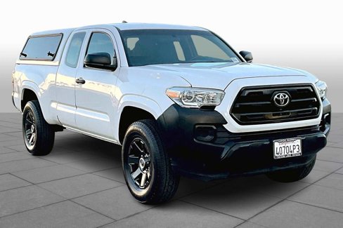 Used 2017 Toyota Tacoma SR image 2