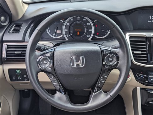 Used 2017 Honda Accord Touring image 8