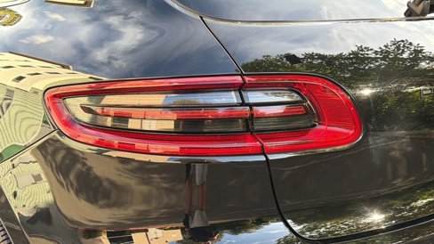 Used 2018 Porsche Macan S image 12