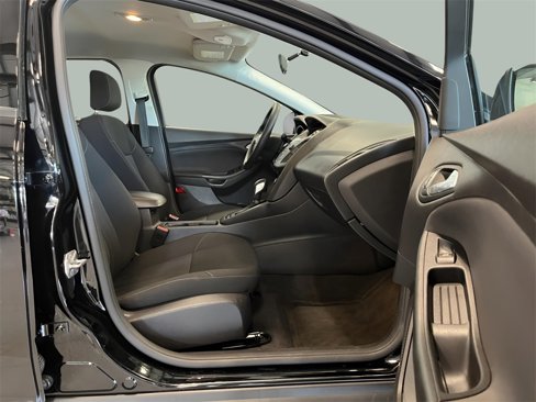 Used 2018 Ford Focus SE image 24