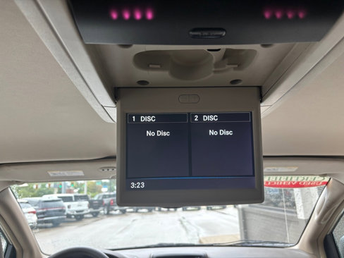 Used 2015 Chrysler Town & Country Touring-L image 27