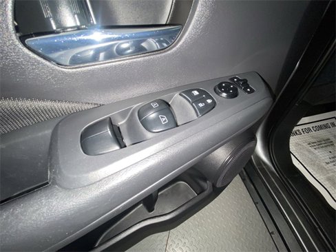 Used 2021 Nissan Kicks SV image 13