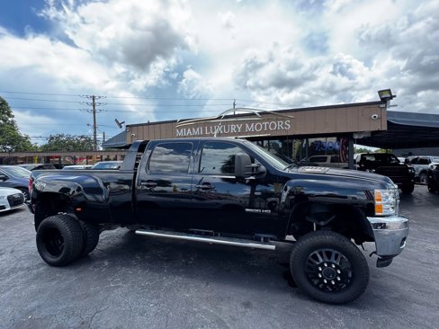 Used 2011 Chevrolet Silverado 3500 LTZ image 3