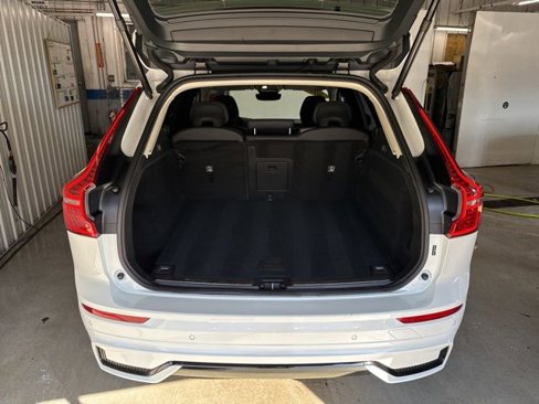 Certified 2025 Volvo XC60 B5 Plus image 22