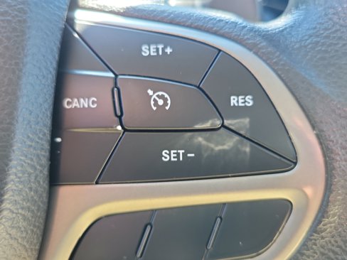 Used 2019 Jeep Cherokee Latitude w/ Popular Appearance Group image 18