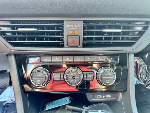 Certified 2024 Volkswagen Jetta SE image 24