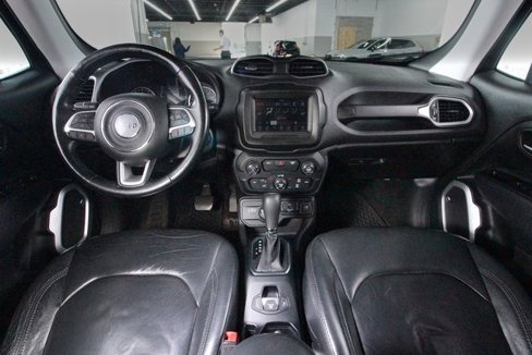 Used 2018 Jeep Renegade Latitude w/ Cold Weather Group image 8
