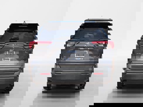 Used 2019 Toyota RAV4 LE image 4