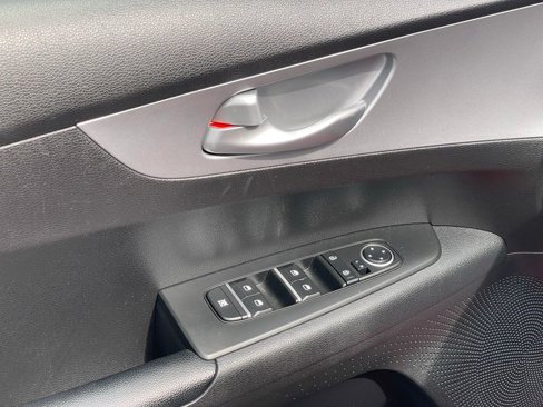 Used 2023 Kia Forte LXS w/ LXS Technology Package image 11