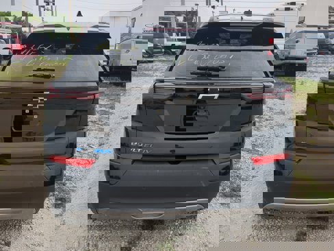 Used 2022 Chevrolet Bolt EUV LT w/ Comfort Package image 5