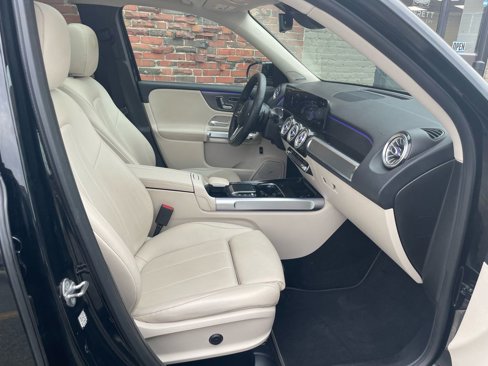 Used 2021 Mercedes-Benz GLB 250 4MATIC w/ Premium Package image 22
