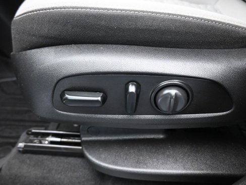 Used 2020 Chevrolet Equinox LS w/ LS Convenience Package image 12