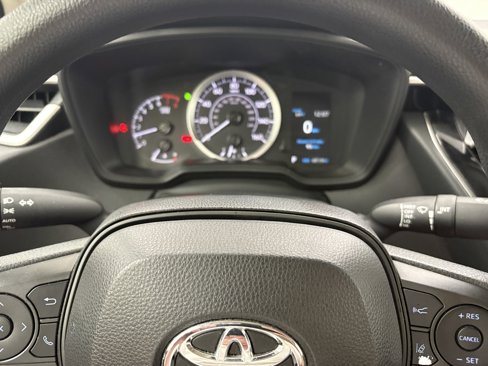 Used 2021 Toyota Corolla LE image 26