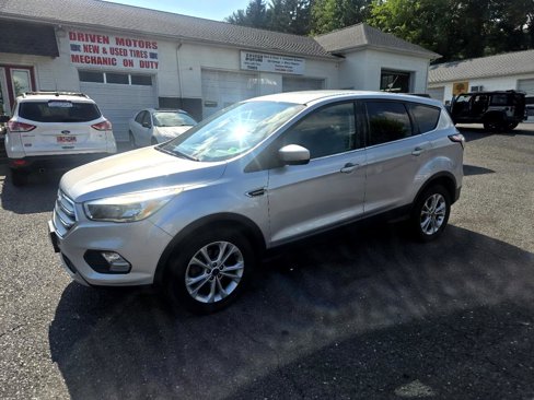 Used 2017 Ford Escape SE image 2