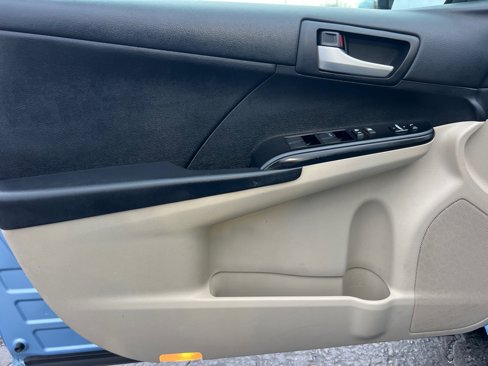 Used 2012 Toyota Camry LE image 10