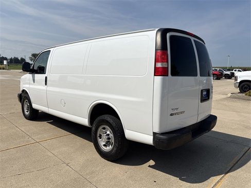 Used 2017 Chevrolet Express 2500 image 6