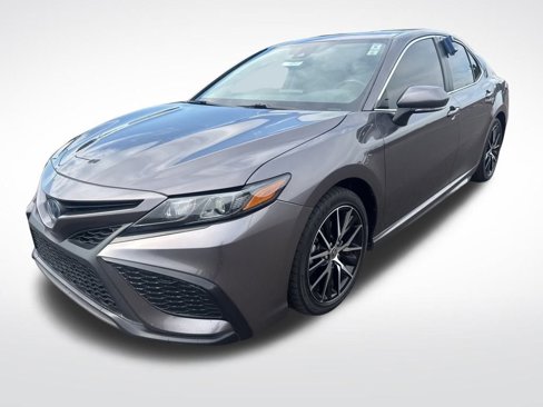 Used 2023 Toyota Camry SE image 3