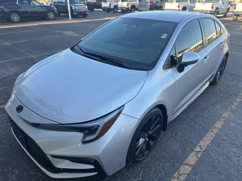 Used 2023 Toyota Corolla SE image 3