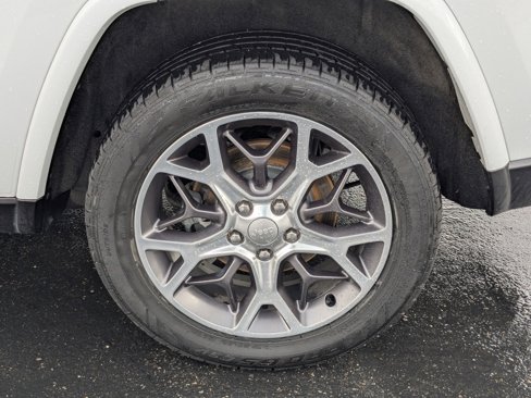 Used 2018 Jeep Grand Cherokee Limited image 22
